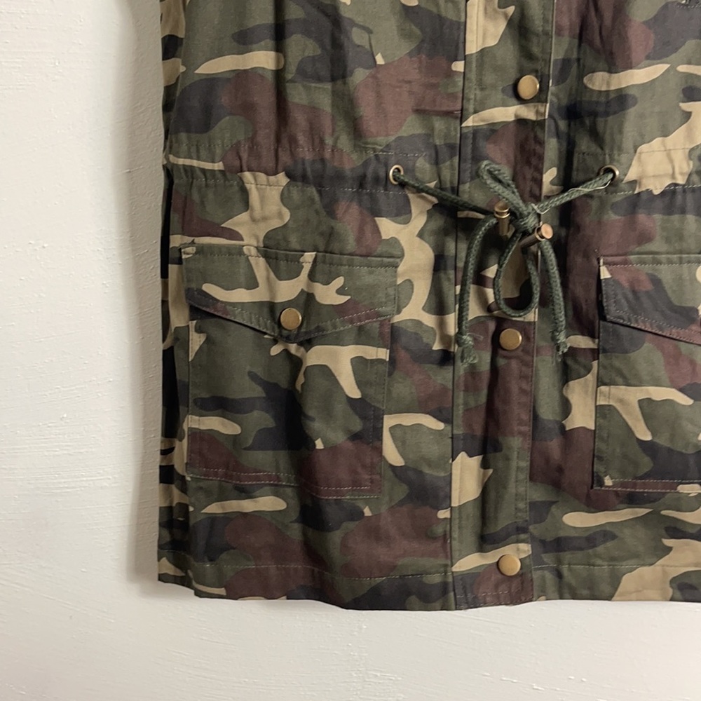 Women’s camo vest size medium - Picture 3 of 16